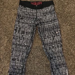 Gently used ankle cropped workout pants Nike